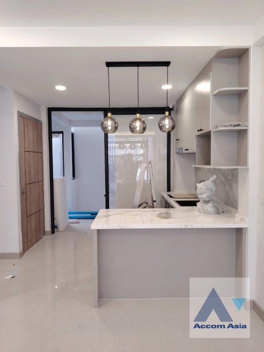 8  3 br Townhouse for rent and sale in Sukhumvit ,Bangkok BTS Ekkamai AA42421