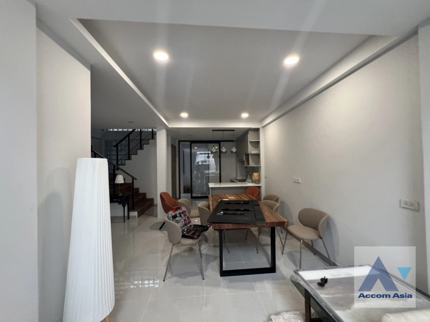 unitHome Office | Elegant townhouse with natural light and modern layout (AA42421)