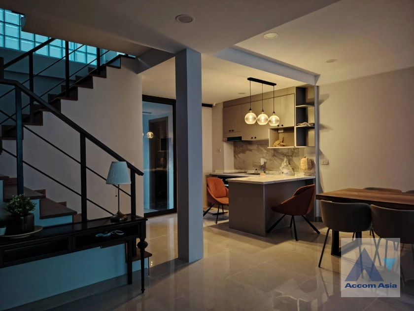  1  3 br Townhouse for rent and sale in Sukhumvit ,Bangkok BTS Ekkamai AA42421