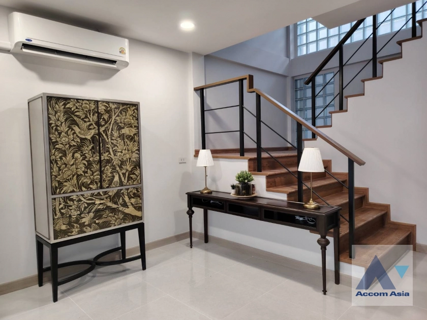 6  3 br Townhouse for rent and sale in Sukhumvit ,Bangkok BTS Ekkamai AA42421