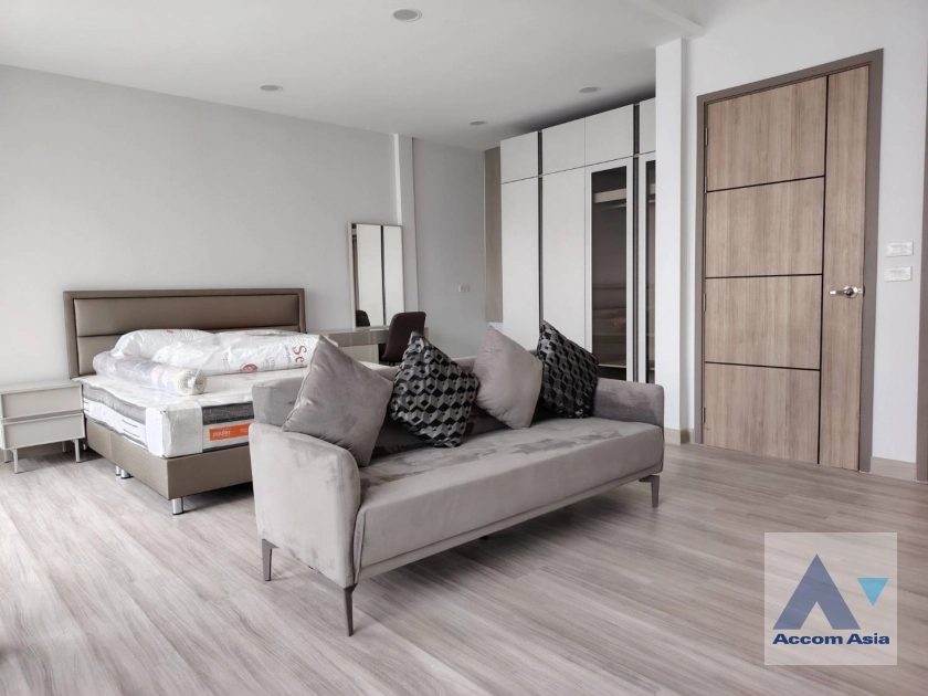 11  3 br Townhouse for rent and sale in Sukhumvit ,Bangkok BTS Ekkamai AA42421