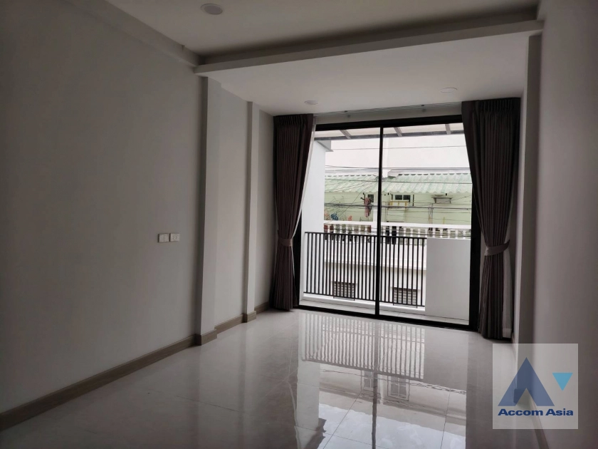 19  3 br Townhouse for rent and sale in Sukhumvit ,Bangkok BTS Ekkamai AA42421