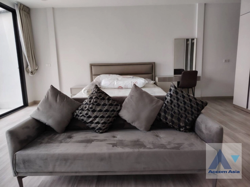 12  3 br Townhouse for rent and sale in Sukhumvit ,Bangkok BTS Ekkamai AA42421