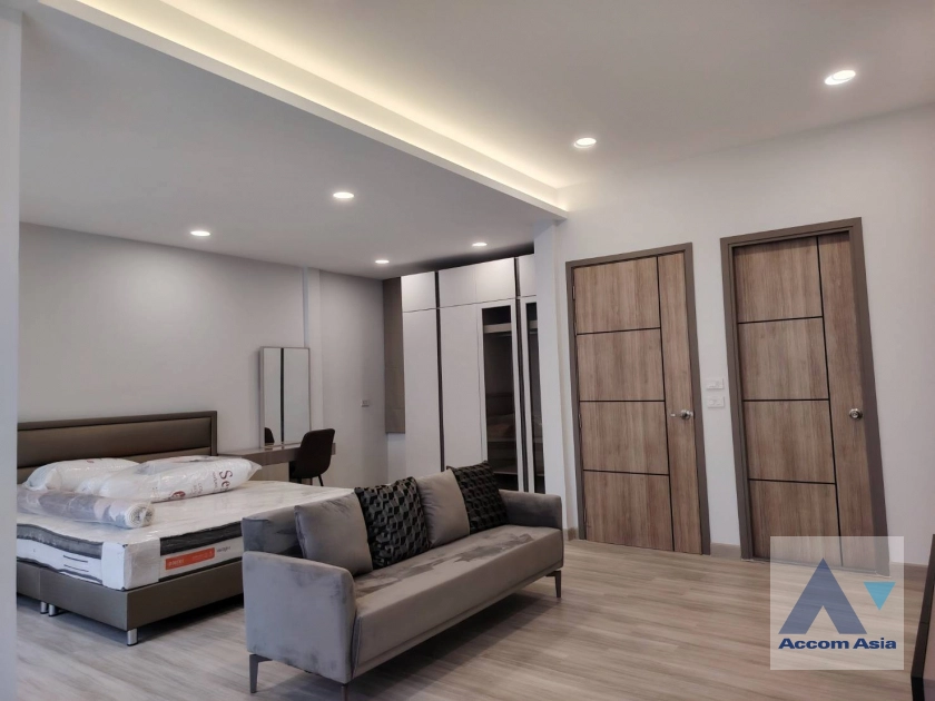 10  3 br Townhouse for rent and sale in Sukhumvit ,Bangkok BTS Ekkamai AA42421