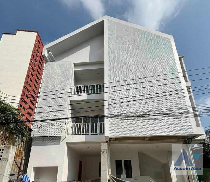  2  1 br Townhouse For Rent in Sukhumvit ,Bangkok  AA42431