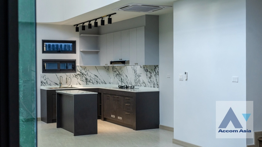 4  3 br House for rent and sale in Sukhumvit ,Bangkok BTS On Nut AA42433