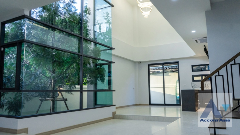  1  3 br House for rent and sale in Sukhumvit ,Bangkok BTS On Nut AA42433