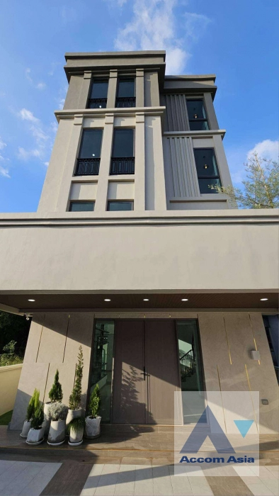  2  3 br House for rent and sale in Sukhumvit ,Bangkok BTS On Nut AA42433