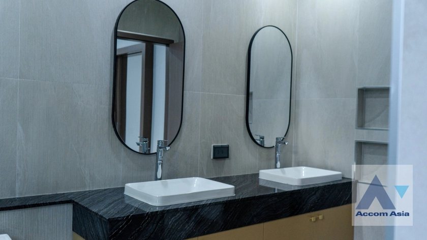 10  3 br House for rent and sale in Sukhumvit ,Bangkok BTS On Nut AA42433