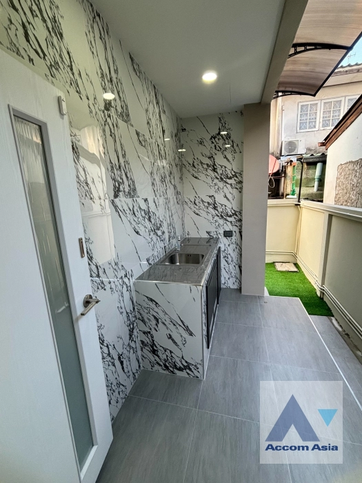 15  3 br House for rent and sale in Sukhumvit ,Bangkok BTS On Nut AA42433