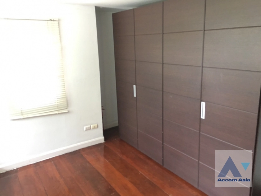 unit 3 Bedrooms  House For Rent in Sathorn, Bangkok  (AA42446)