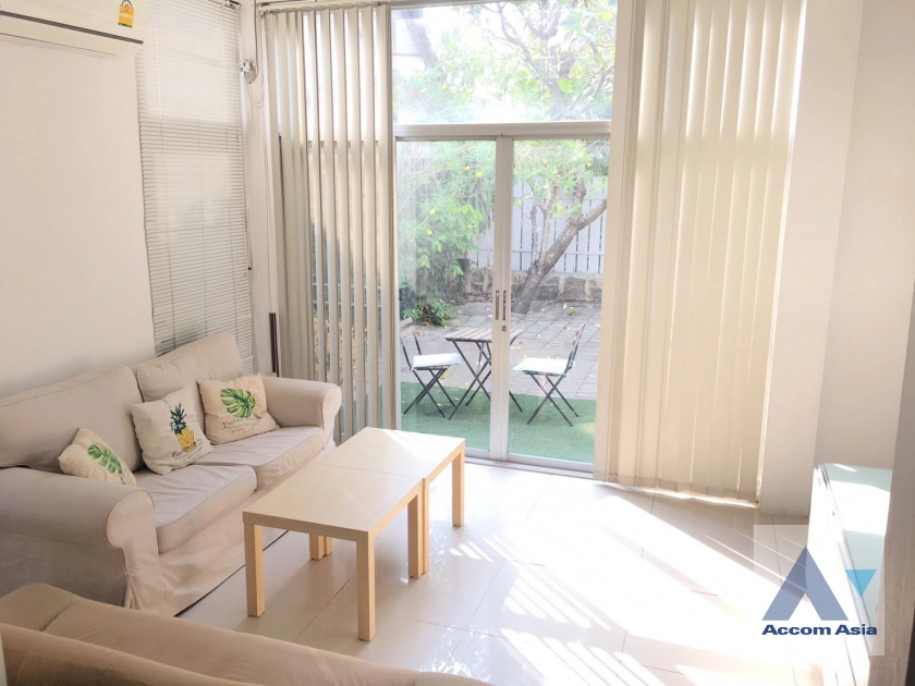 unit 3 Bedrooms  House For Rent in Sathorn, Bangkok  (AA42446)