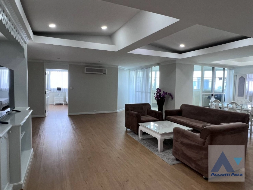 unit 4 Bedrooms  Condominium For Rent in Sukhumvit, Bangkok  near BTS Ekkamai (AA42447)