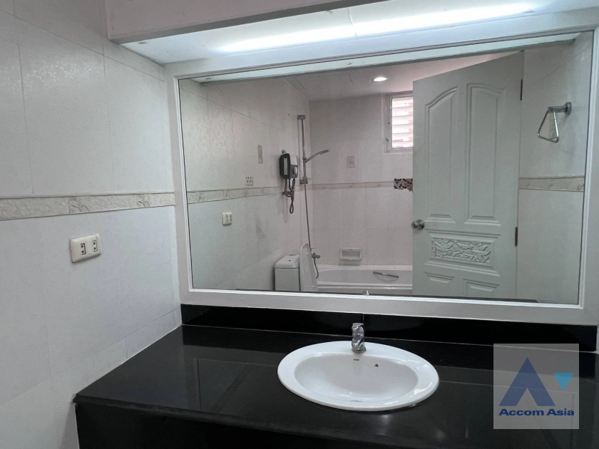 22  4 br Condominium For Rent in Sukhumvit ,Bangkok BTS Ekkamai at Tai Ping Tower AA42447