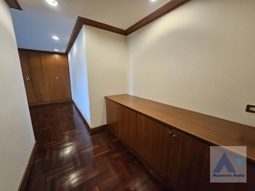 unit 2 Bedrooms  Apartment For Rent in Sukhumvit, Bangkok  near BTS Phrom Phong (AA42469)