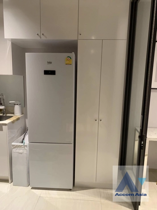 unit 1 Bedroom  Condominium For Rent in Silom, Bangkok  near BTS Chong Nonsi (AA42477)