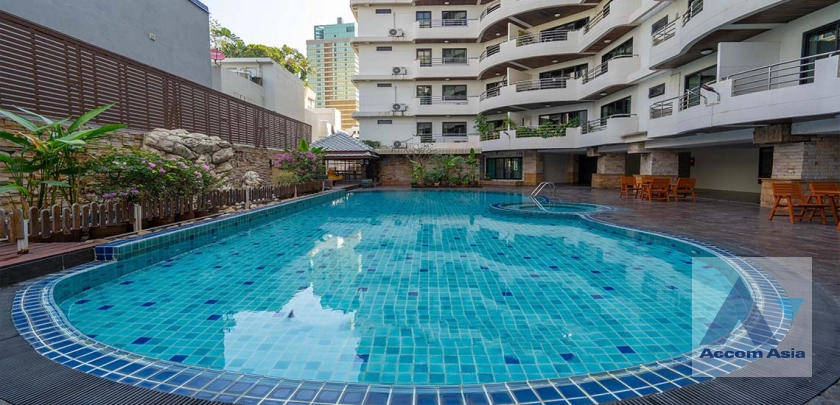unit 3 Bedrooms  Apartment For Rent in Sukhumvit, Bangkok  near BTS Asok - MRT Sukhumvit (AA42480)