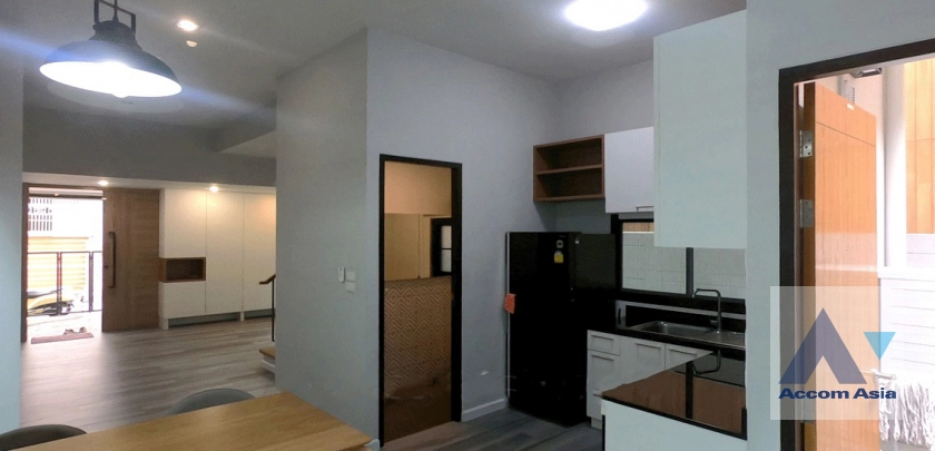 5  3 br House for rent and sale in Sukhumvit ,Bangkok BTS Ekkamai AA42494