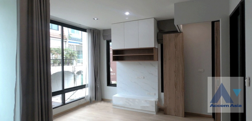 7  3 br House for rent and sale in Sukhumvit ,Bangkok BTS Ekkamai AA42494