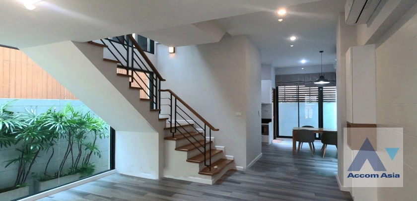 unit 3 Bedrooms  House For Rent & Sale in Sukhumvit, Bangkok  near BTS Ekkamai (AA42494)