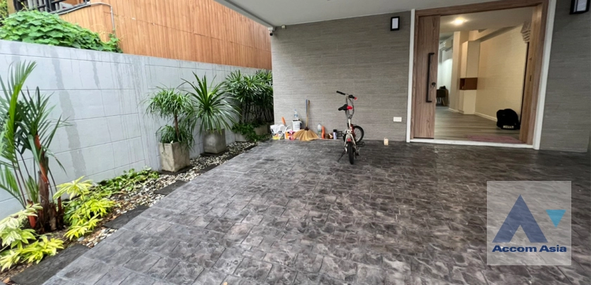 18  3 br House for rent and sale in Sukhumvit ,Bangkok BTS Ekkamai AA42494