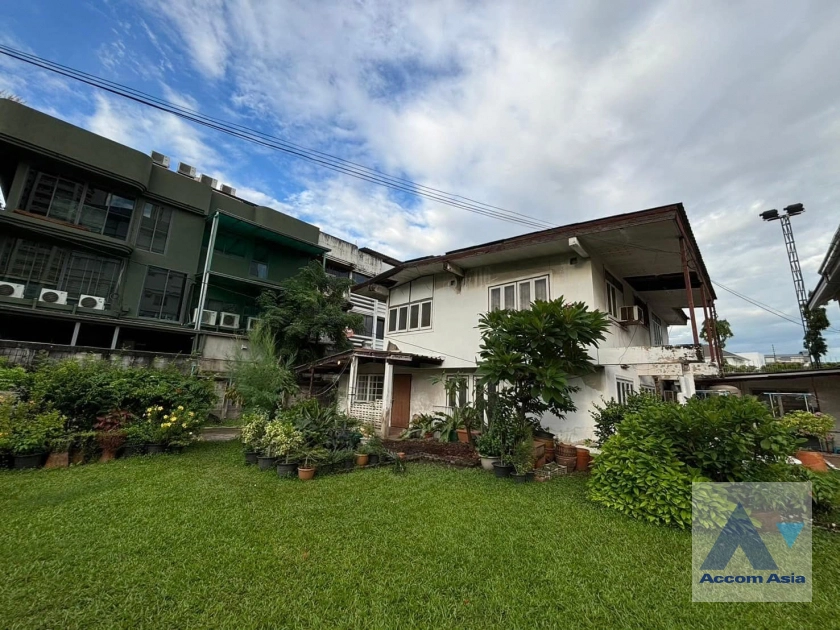  1  3 br House For Rent in Sukhumvit ,Bangkok BTS Ekkamai AA42507