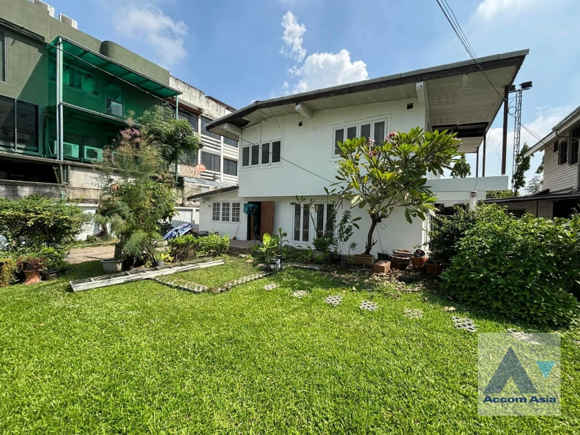 11  3 br House For Rent in Sukhumvit ,Bangkok BTS Ekkamai AA42507