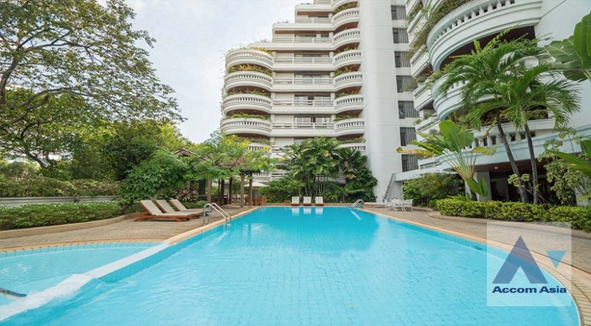 unit 3 Bedrooms  Apartment For Rent in Sathorn, Bangkok  near BTS Chong Nonsi (AA42516)