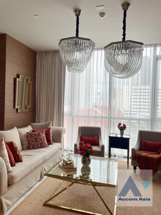 unitElegant condo with classic furnishings and chandelierat The Monument Thong Lo (AA42517)