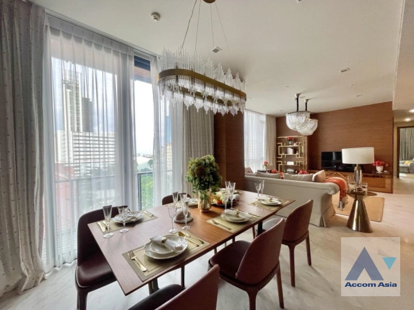 unitElegant condo with classic furnishings and chandelierat The Monument Thong Lo (AA42517)