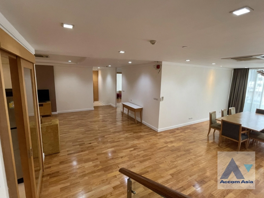 unit 3 Bedrooms  Apartment For Rent in Sukhumvit, Bangkok  near BTS Phrom Phong (AA42525)
