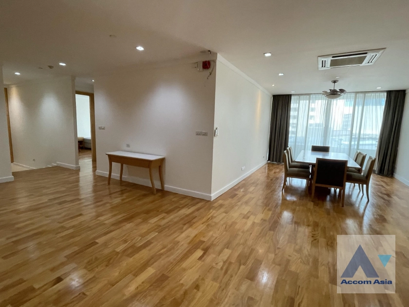  1  3 br Apartment For Rent in Sukhumvit ,Bangkok BTS Phrom Phong at Apartment with Top Facilities, Close to Emshere AA42525