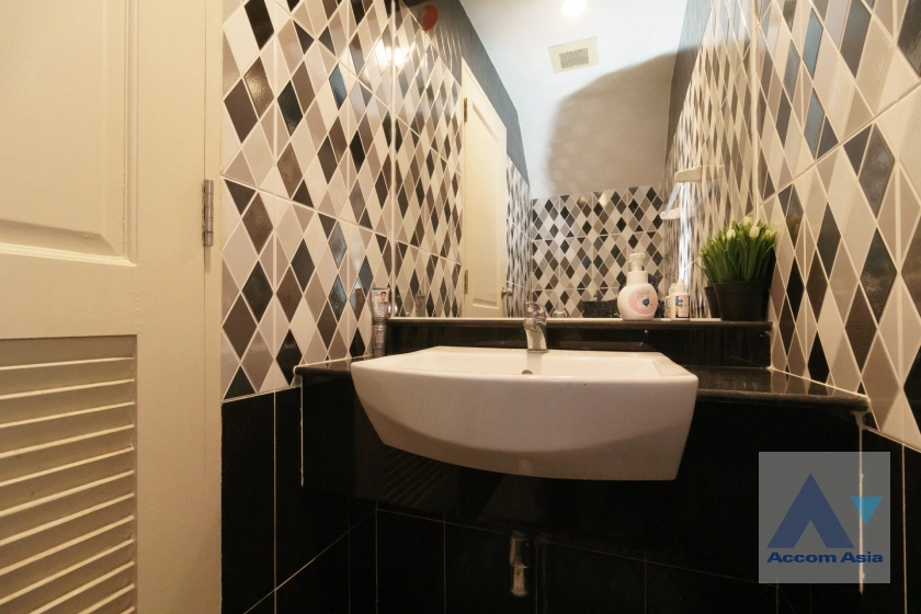 10  4 br Townhouse For Sale in Sukhumvit ,Bangkok BTS Bang Chak at Leon Sukhumvit 62 AA42527