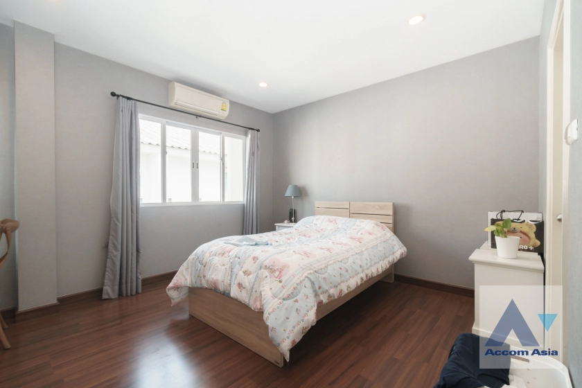 17  4 br Townhouse For Sale in Sukhumvit ,Bangkok BTS Bang Chak at Leon Sukhumvit 62 AA42527