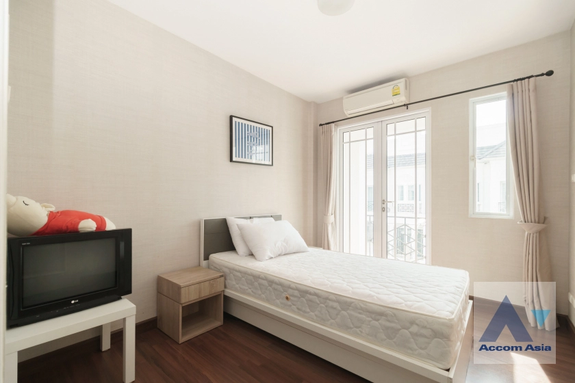 21  4 br Townhouse For Sale in Sukhumvit ,Bangkok BTS Bang Chak at Leon Sukhumvit 62 AA42527