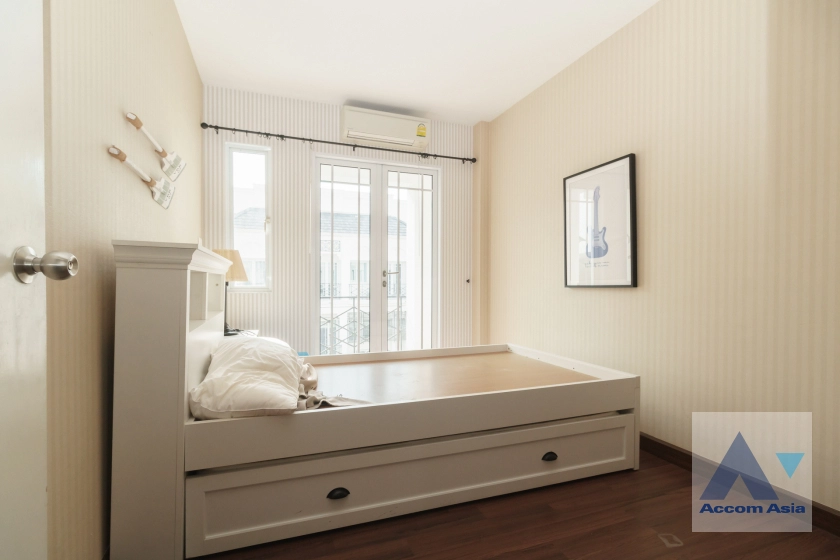 22  4 br Townhouse For Sale in Sukhumvit ,Bangkok BTS Bang Chak at Leon Sukhumvit 62 AA42527