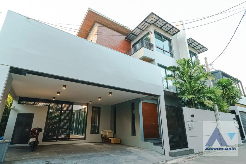 unitPrivate Swimming Pool, Double High Ceiling |  4 Bedrooms  House For Rent in Sukhumvit, Bangkok  near BTS Ekkamai (AA42532)