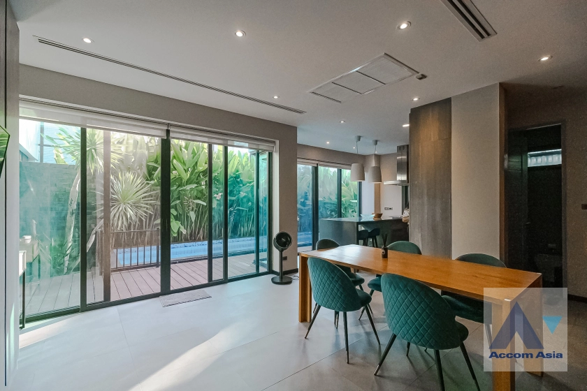 5  4 br House For Rent in Sukhumvit ,Bangkok BTS Ekkamai AA42532