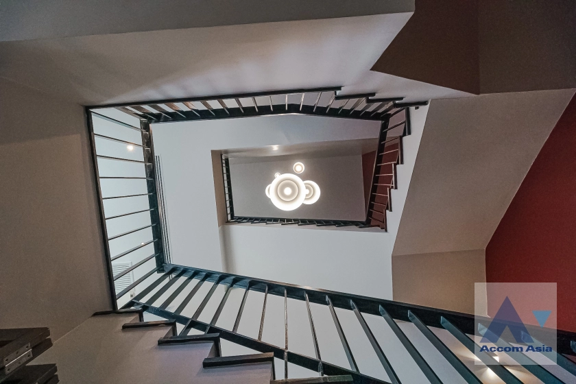 16  4 br House For Rent in Sukhumvit ,Bangkok BTS Ekkamai AA42532