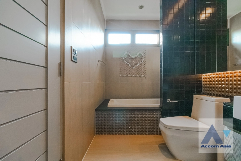 27  4 br House For Rent in Sukhumvit ,Bangkok BTS Ekkamai AA42532