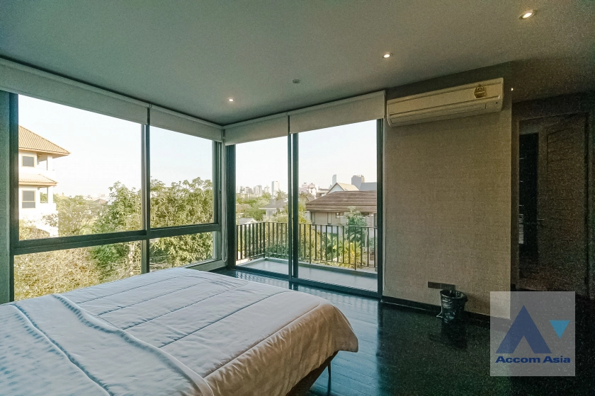 35  4 br House For Rent in Sukhumvit ,Bangkok BTS Ekkamai AA42532