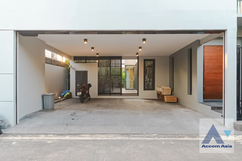 38  4 br House For Rent in Sukhumvit ,Bangkok BTS Ekkamai AA42532