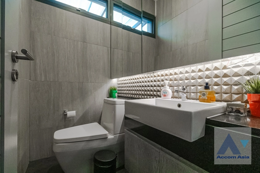 39  4 br House For Rent in Sukhumvit ,Bangkok BTS Ekkamai AA42532