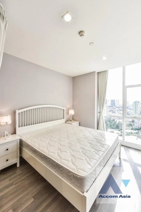 unit 1 Bedroom  Condominium For Rent in Silom, Bangkok  near BTS Ploenchit (AA42551)