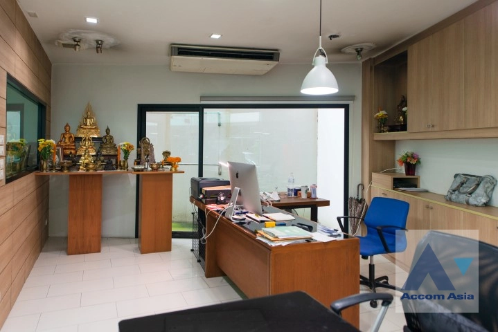 9  Building For Rent in Sukhumvit ,Bangkok BTS Ekkamai AA42572