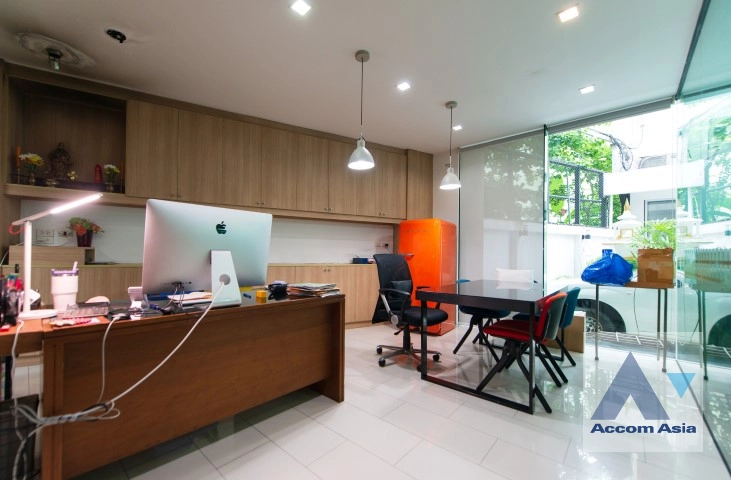 8  Building For Rent in Sukhumvit ,Bangkok BTS Ekkamai AA42572