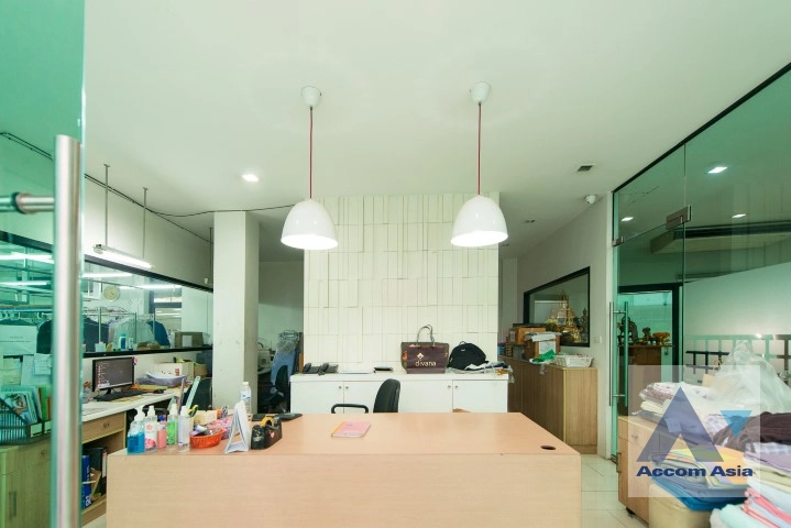 6  Building For Rent in Sukhumvit ,Bangkok BTS Ekkamai AA42572