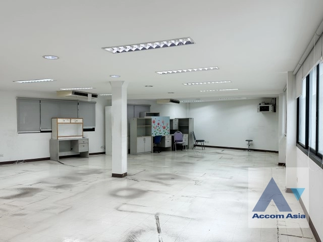 unit Building For Rent in Sukhumvit, Bangkok  near BTS Ekkamai (AA42572)
