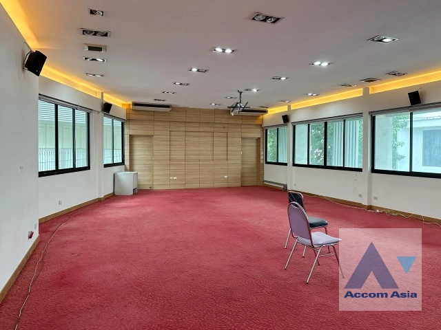  1  Building For Rent in Sukhumvit ,Bangkok BTS Ekkamai AA42572