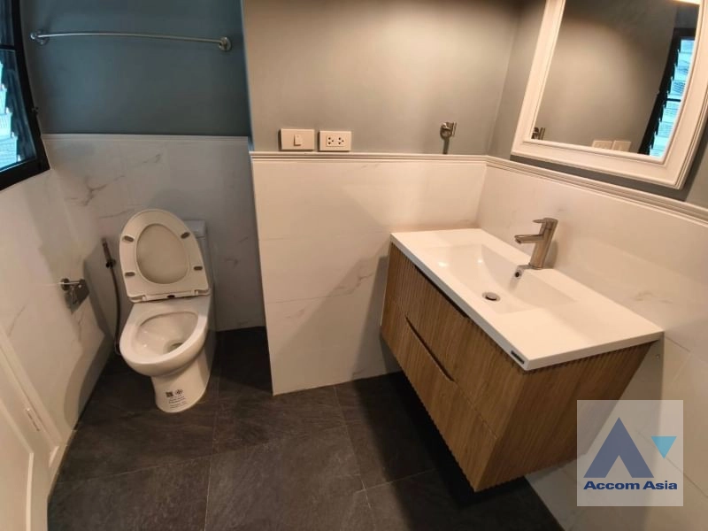 13  2 br Apartment for rent and sale in Sathorn ,Bangkok BTS Surasak at Good Location AA42590